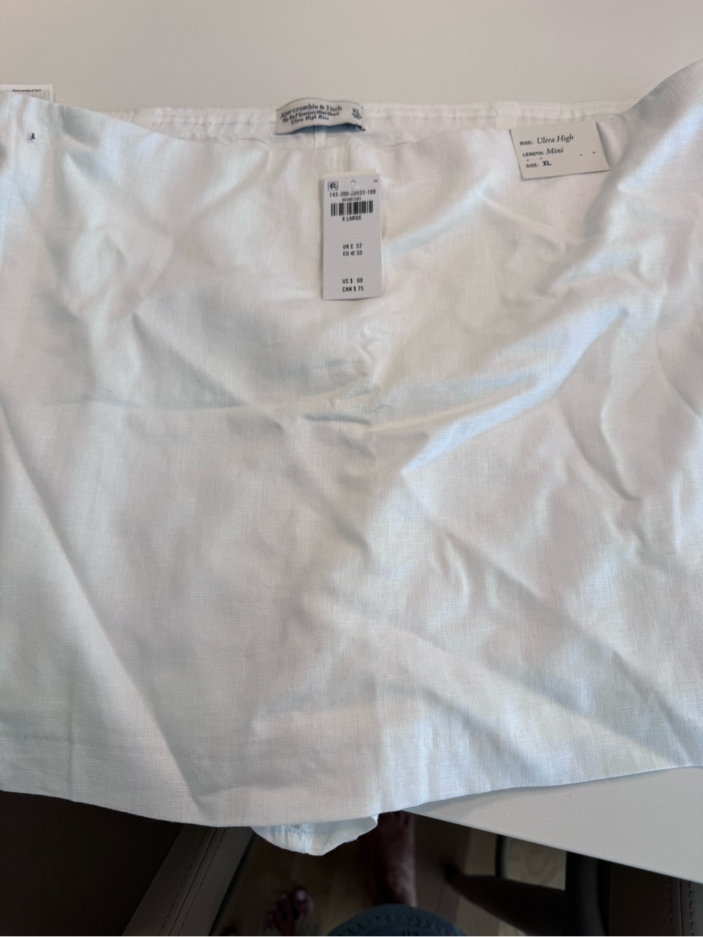 Abercrombie and fitch white linen blend skort. Built in shorts. NWT